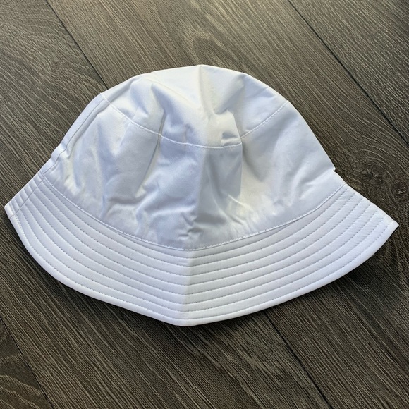 New! Double sided hat black and white - Picture 2 of 3